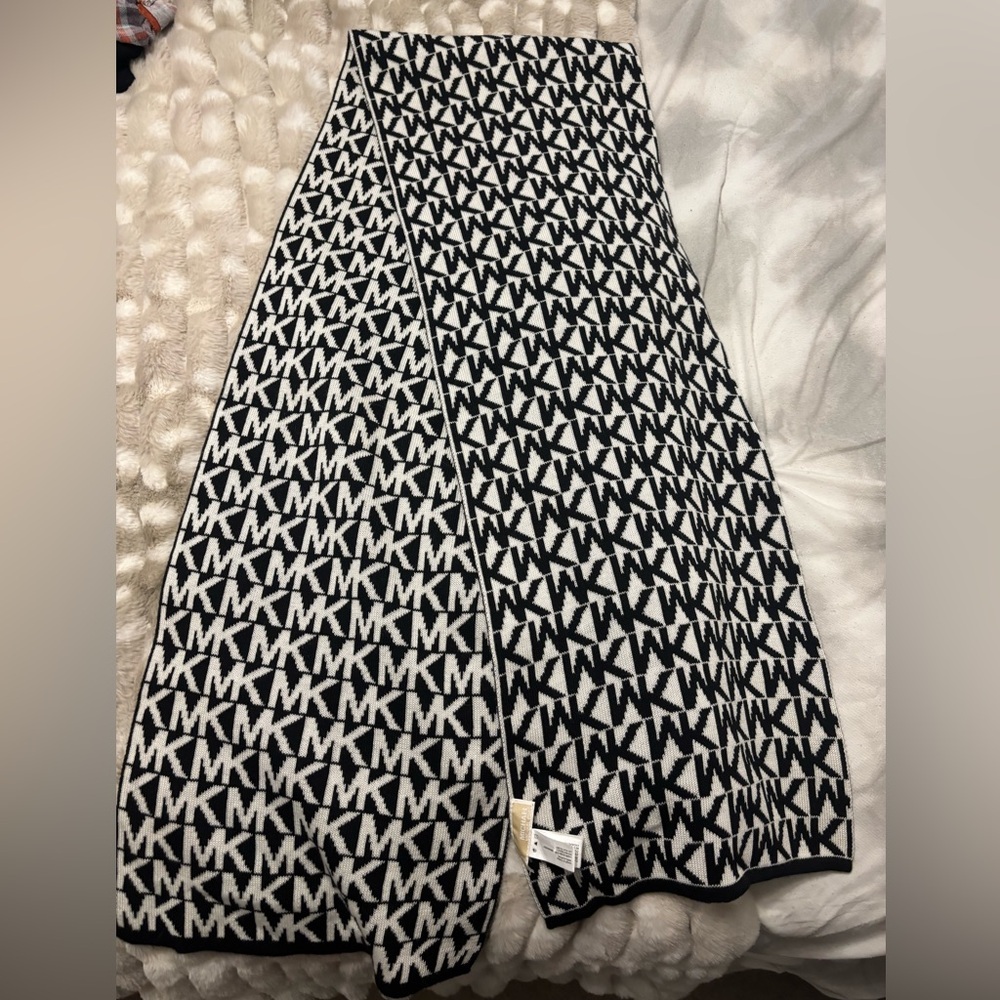 Reversible black and white MK scarf